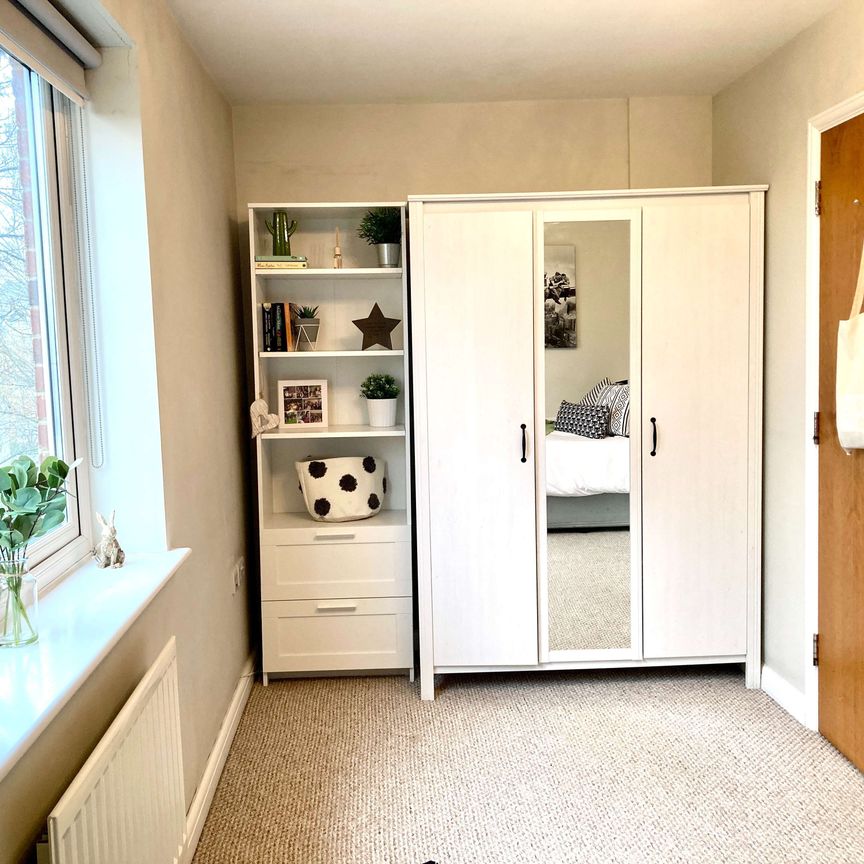 Iliffe Close Room 2 - Photo 1