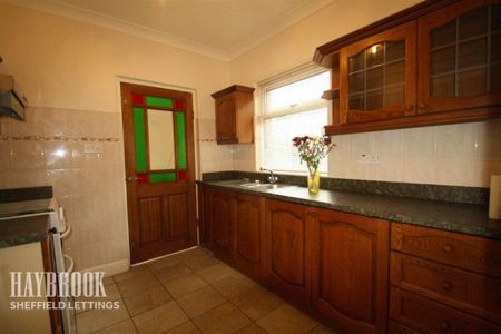 3 bedroom semi-detached house to rent - Photo 5