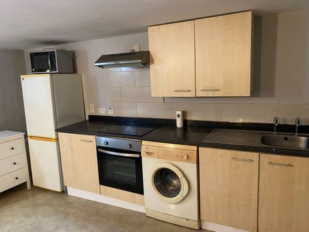 Studio Flat, Beeston, LS11 - Photo 2