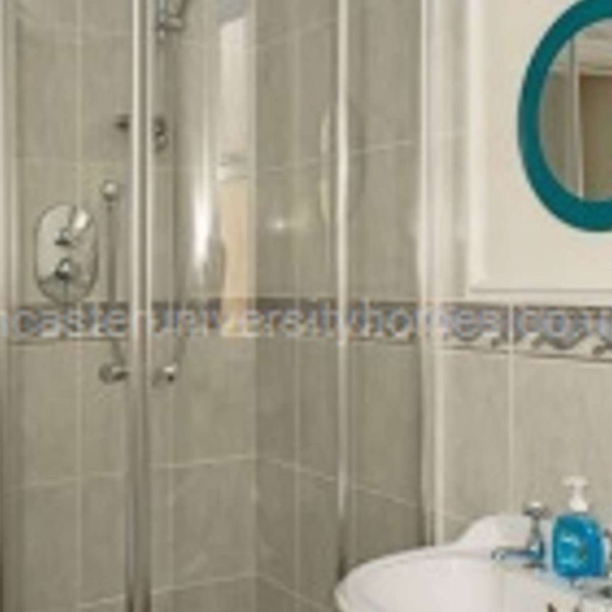 Large 6 Double Bedroom House Located in the heart of Lancaster Room 6 - Photo 1