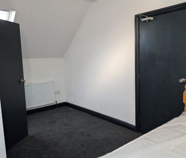 1 Bed Flat, Burley Street, LS3 - Photo 5