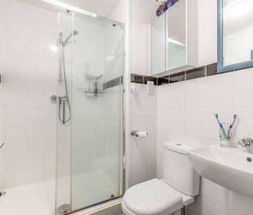 Wellington Lodge, North Street, Winkfield, SL4 - Photo 4