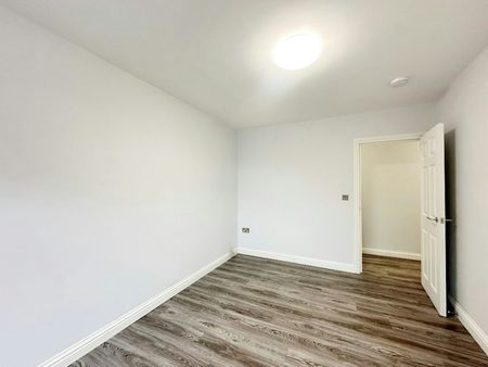 Flat to rent on - Photo 3