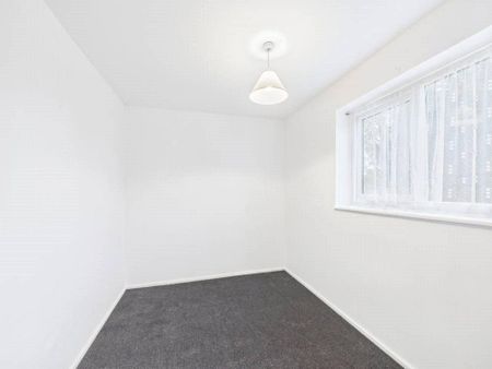 3 bedroom end of terrace house to rent - Photo 2