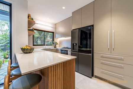 Luxury Living Opposite Parklands - Architecturally Renovated Town Home.. - Photo 3