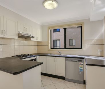 Location and convenience - Photo 3