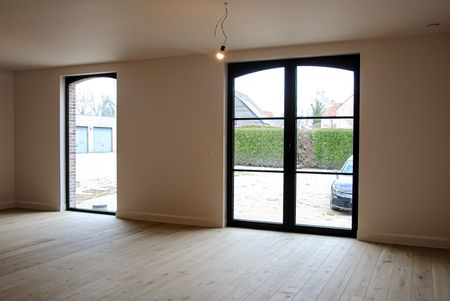 Luxueus duplex appartement met 2 slpks, terras en garage te Elversele. - Foto 2