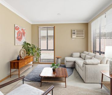 3BR brick House, AC, MBIR, gas, NBN, no carpet! Easy clean yard wit... - Photo 1