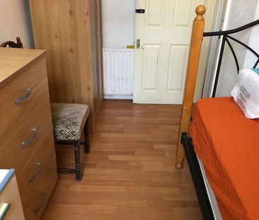 Room in a Shared Flat, Green Street, E13 - Photo 2