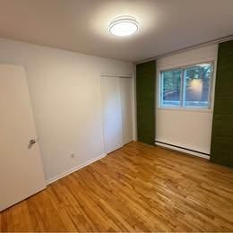 41/2 a Laval dispo 1 Déc 2025 internet 1 stationnements, Thermopompe chaud et froid Locker privé inclus - Photo 2