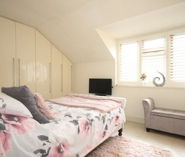St. Johns Lodge, Woking - Photo 2