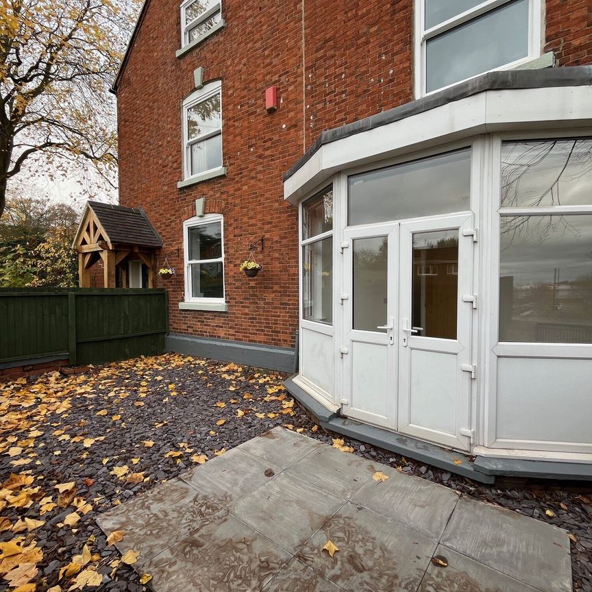 Dove Bank, Uttoxeter - Photo 1