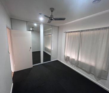 Renovated Large 2 Bedroom Unit near CBD&excl; - Photo 2