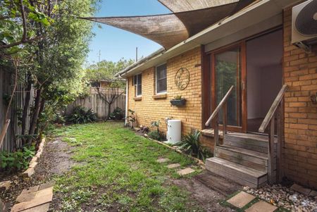 Freshly Renovated Coastal Retreat – Walk to the Beach! - Photo 4