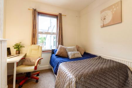 Room 1 - Photo 2