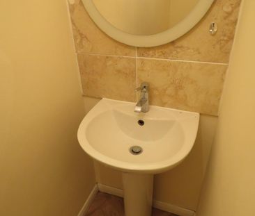 3 bedroom terraced house to rent - Photo 6