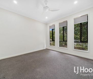 All Bedrooms Air Conditioned - Great Size Yard - Great Location! - Photo 4