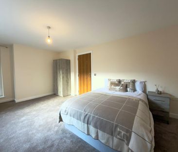 1 bedroom in a flat share to rent - Photo 1