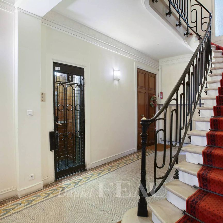 Location appartement, Paris 7ème (75007), 5 pièces, 136.14 m², ref 86462192 - Photo 1