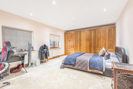 7 bedroom detached house to rent - Photo 3