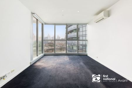 Docklands Apartment with Sky Views - Photo 5