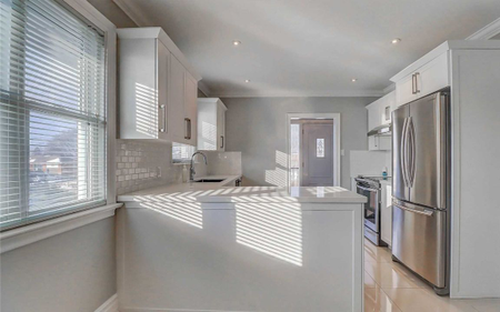 For Lease - 611 Newman Crescent, Whitby, Ontario - Photo 4