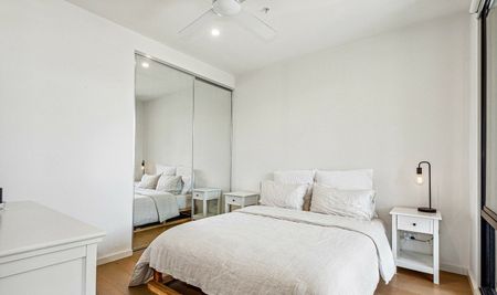 Modern living in the heart of Mentone - Photo 2