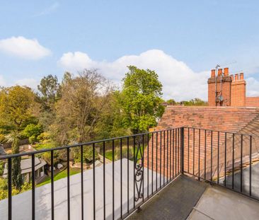 3 bedroom flat in Hampstead - Photo 3