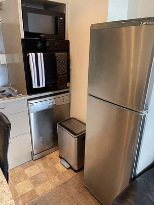 Stunning Harbour View 1BR Flat! - Photo 1