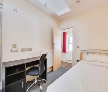 4 bedroom flat to rent - Photo 6