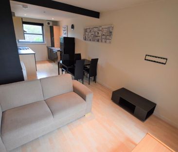 2 bedroom flat to rent - Photo 2
