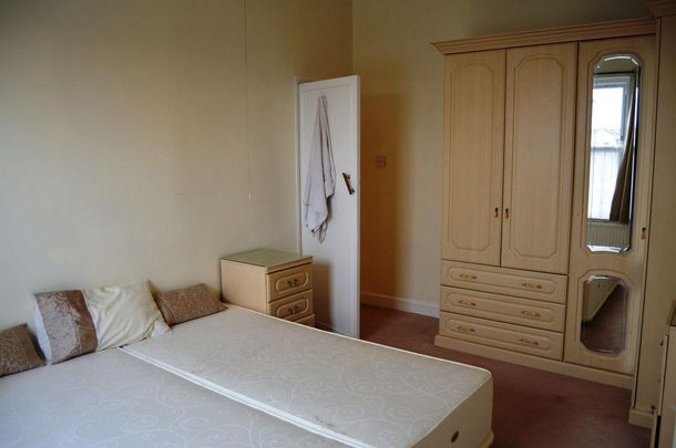 Thistley Fields, Hyde, SK14 5AR - Photo 1