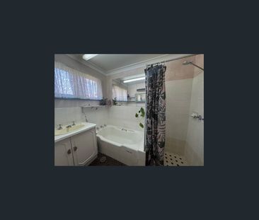 Family friendly neighbourhood_ 3 Bedroom home. - Photo 5