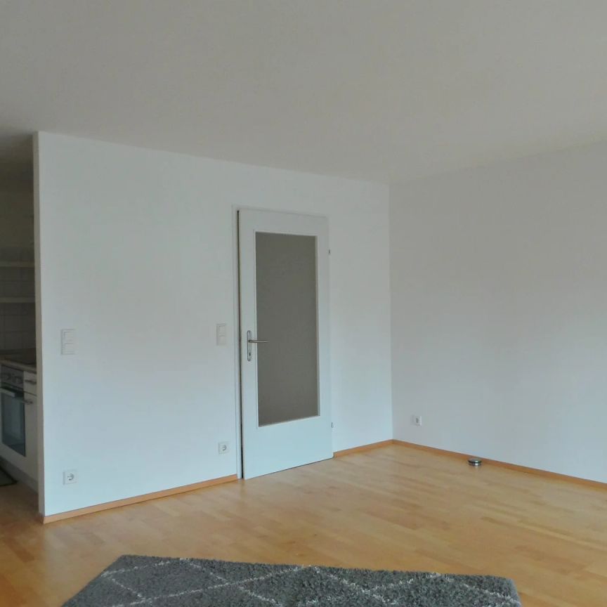 Bestlage-nahe Stadtzentrum, sanierte 2 ZI mit großem Balkon und Carport - Foto 1