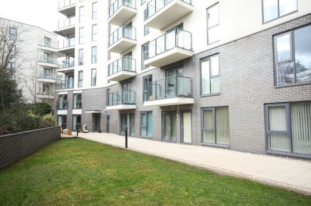 Guildford Road, Woking - Photo 1