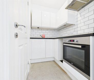 Property to rent - Photo 2