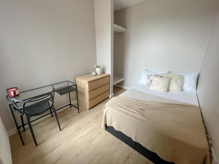 4 bedroom terraced house to rent - Photo 4