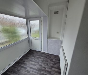 4 bedroom semi-detached house to rent - Photo 4