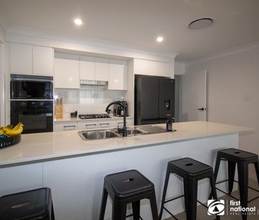 Modern Family Living - Photo 5