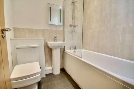 Isambard Brunel Road, Portsmouth, PO1 - Photo 3