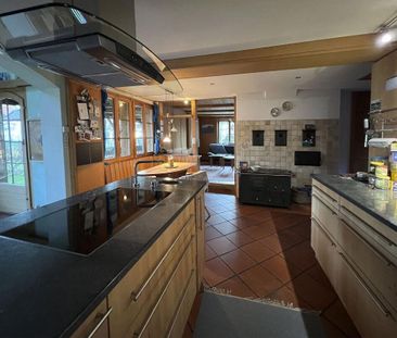 Family-friendly farmhouse with large garden and modern amenities - Photo 5