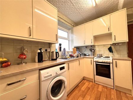 2 bedroom semi-detached house to rent - Photo 3