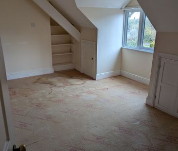 Top Floor 2 Bed Self Contained Flat To Let in Launceston - Photo 2