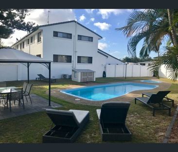 24/2 Karbunya Street, Mermaid Waters, Qld 4218 - Photo 5