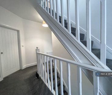 4 bedroom semi-detached house to rent - Photo 1