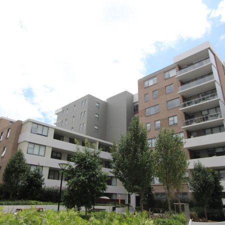 Spacious 1 Bedroom with Generous Sized Bedroom and Extra Large Parking! - Photo 4
