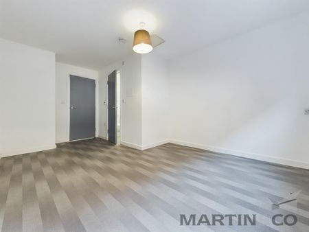 2 bedroom ground floor flat to rent - Photo 3