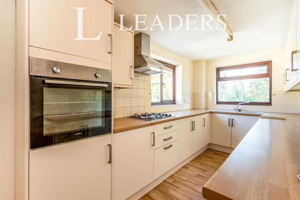 3 bedroom flat to rent - Photo 1