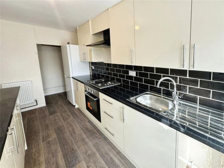 3 bedroom semi-detached house to rent - Photo 3