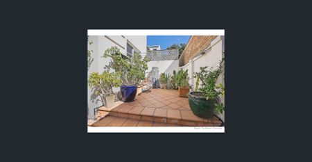 Centrally Located Minutes to Shops and Cafes - Photo 3